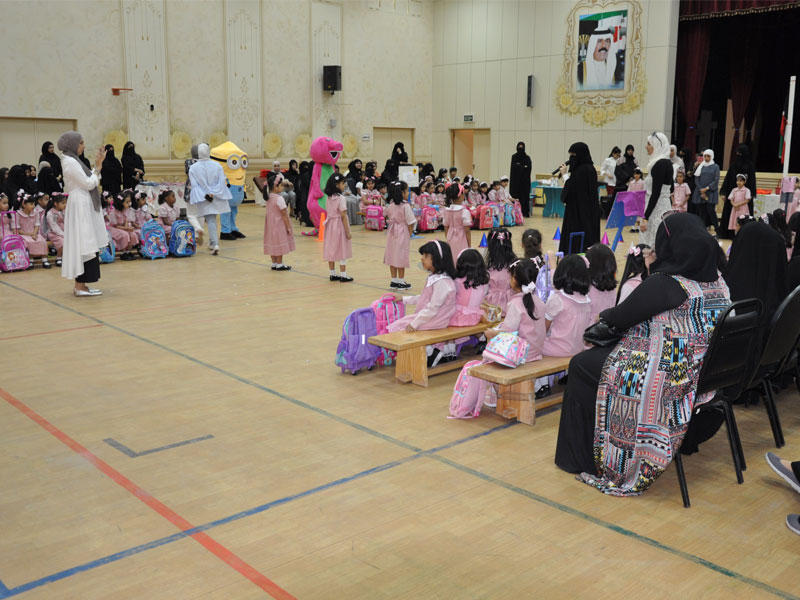 فريق «الإنماء الاجتماعي» خلال تواجده في «أم المرادم» أمس