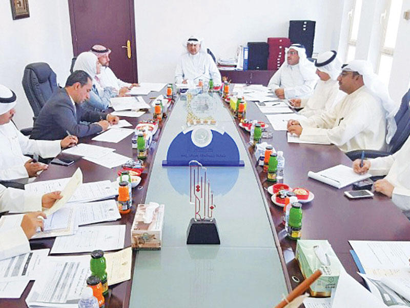 العواش مترئسا الاجتماع 