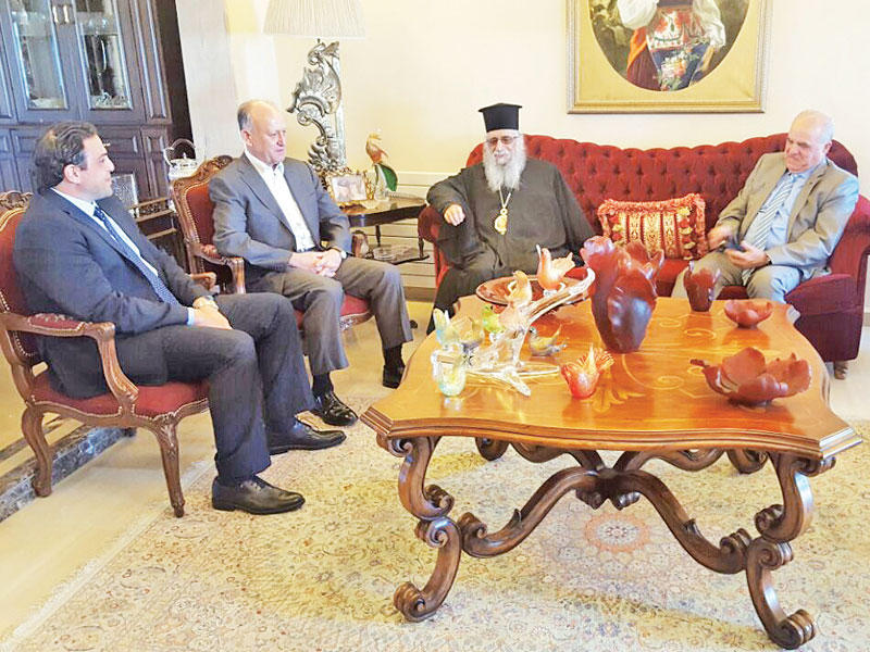 ريفي مستقبلاً متروبوليت طرابلس والكورة وتوابعهما للروم الارثوذكس المطران أفرام كرياكوس أمس (الوكالة الوطنية)