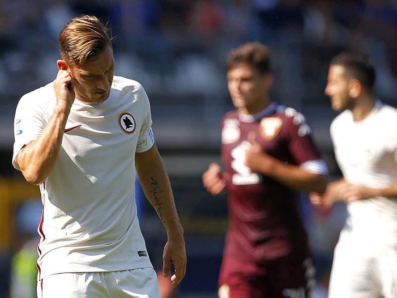 خيبة الأمل بادية على توتي قائد فريق العاصمة الإيطالية