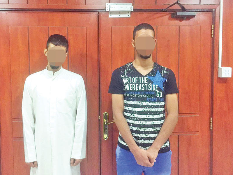 المتهمان بعد ضبطهما