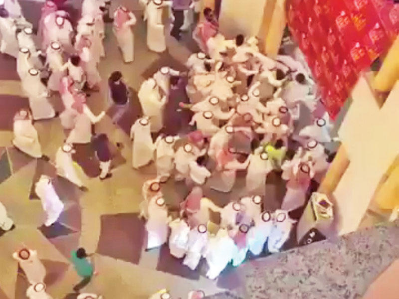 صورة من مقطع فيديو في «تويتر» حول اشتباك القائمتينn