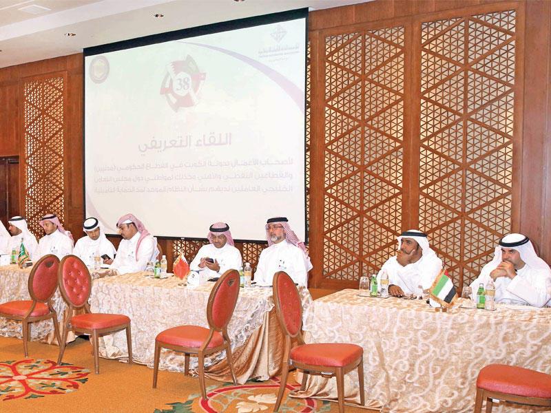 جانب من المشاركين في لقاء التأمينات 