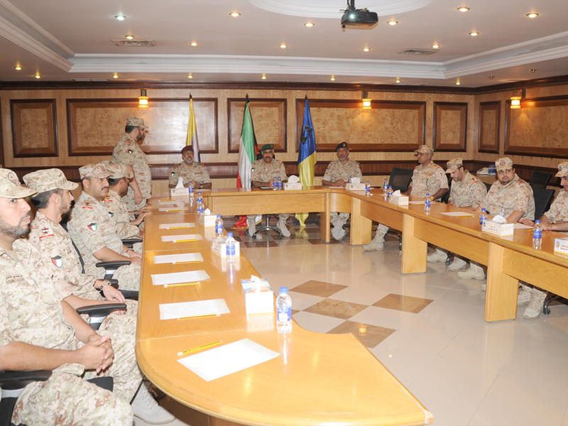  رئيس الأركان العامة للجيش الكويتي الفريق الركن محمد خالد الخضر خلال زيارته الى سلاح الدفاع الجوي 