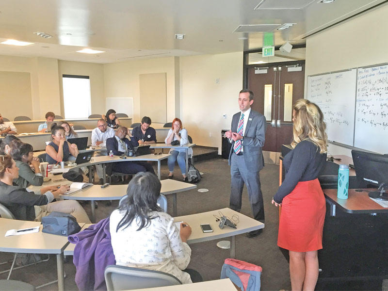 هونت خلال حديثه في الجامعة المسيحية في كولورادو أمس