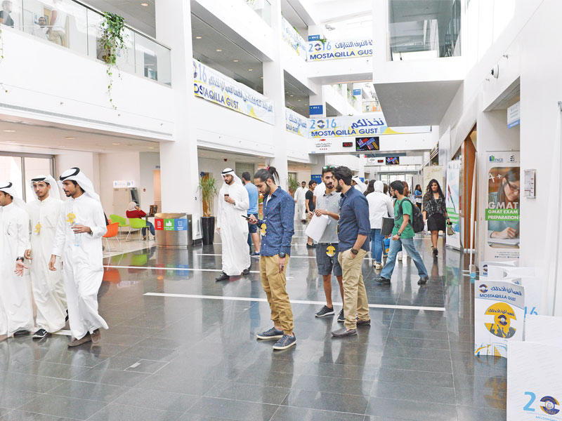 جانب من حركة الانتخابات الطلابية في «الخليج»t (تصوير نوفل إبراهيم)