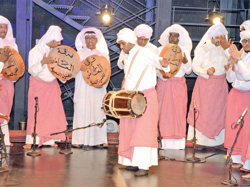 العماري وفرقة الماص أثناء وصلته الغنائية