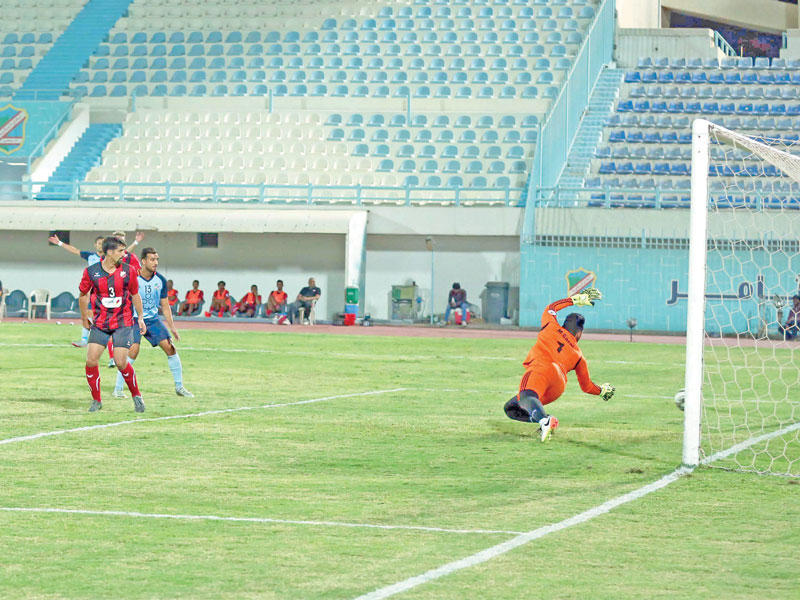 تسديدة زويد في طريقها لشباك سراج معلنة هدف السماوي الأول