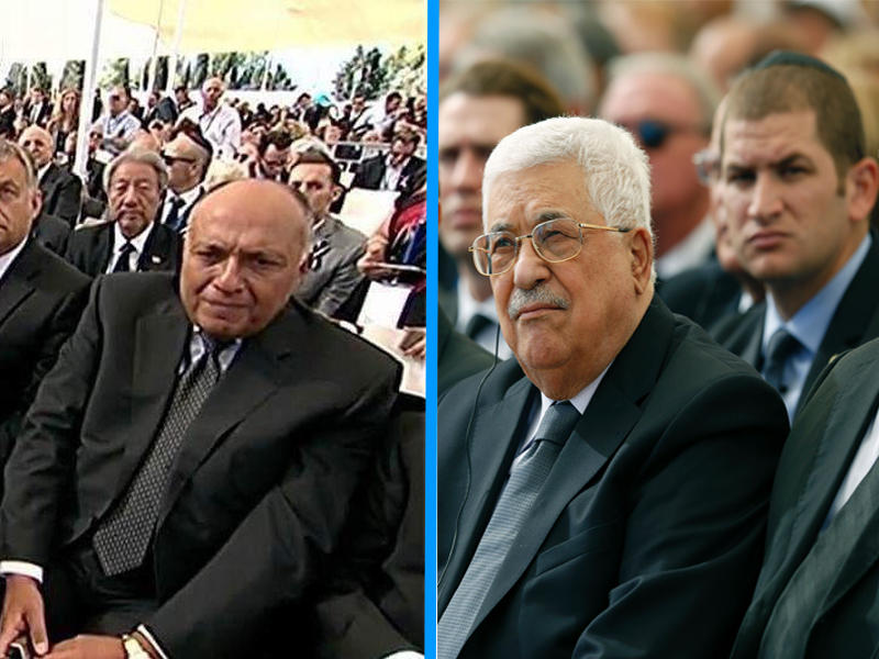 الرئيس الفلسطيني محمود عباس ووزير الخارجية المصري سامح شكري خلال الجنازة