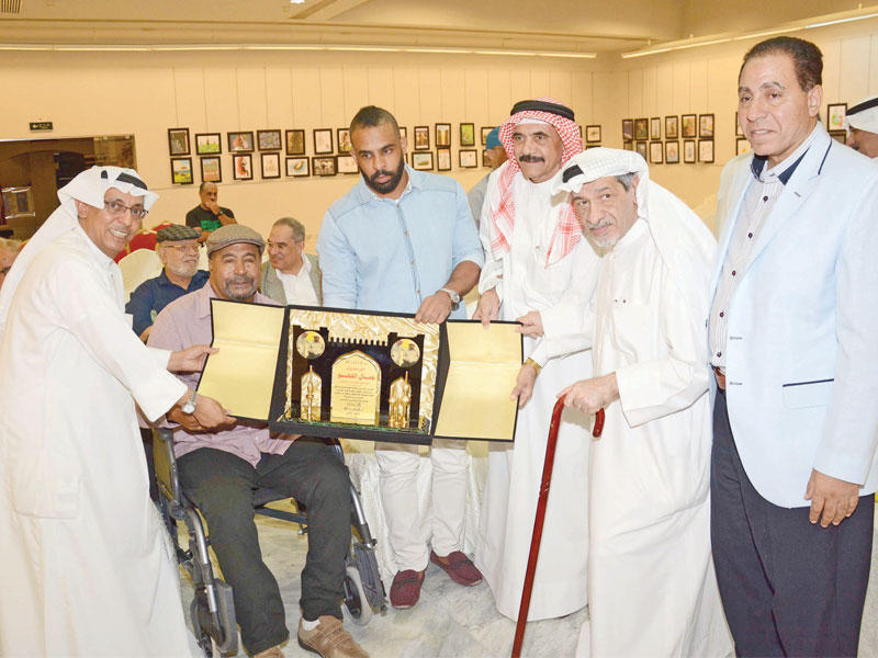 اللهو ومقبول وكمال يكرمون الناقد بلال عبدالله