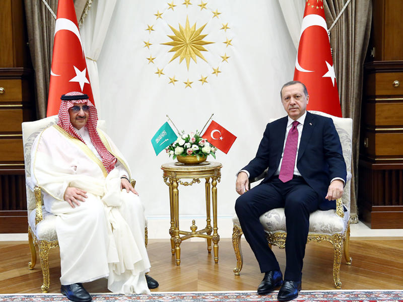 جانب ولي العهد السعودي الأمير محمد بن نايف مع الرئيس التركي رجب طيب إردوغان في أنقرة (اي بي)