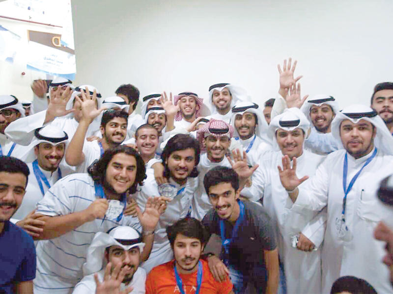 فرحة القائمة الحقوقية خلال اعلان الفوز 