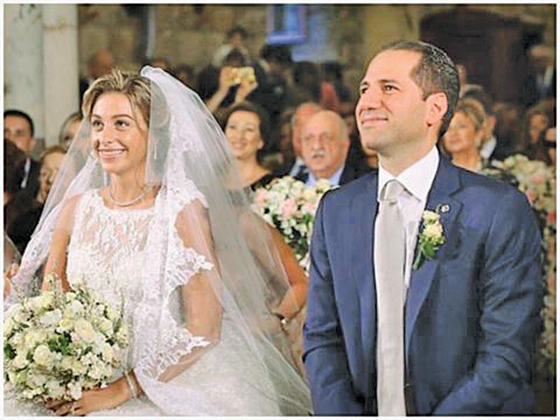 رئيس حزب «الكتائب» النائب سامي الجميّل يعقد قرانه على كارين تدمري في كنيسة مار ميخائيل في بكفيا أمس 