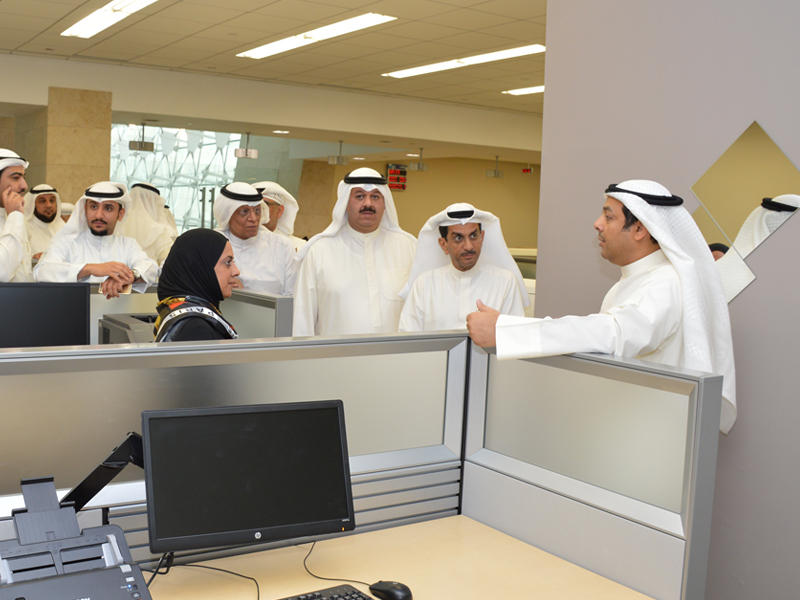 الوزير الصانع في جولة بمحكمة الأسرة بالعاصمة