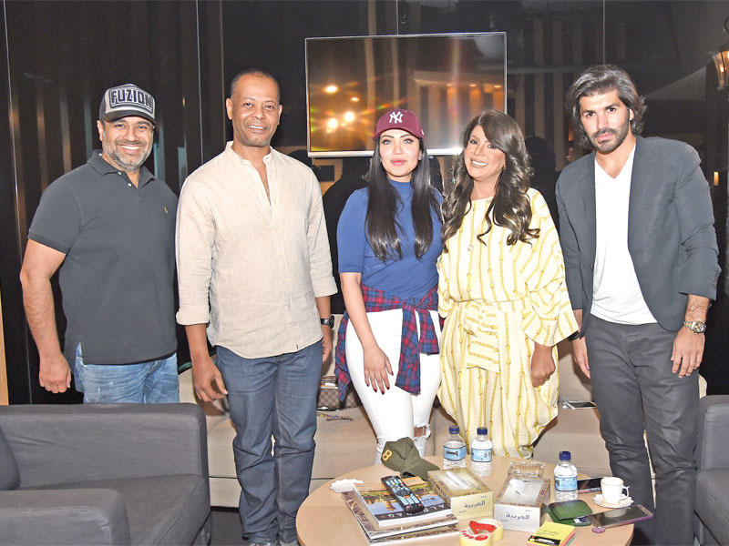 المخرج دحام مع نجوم المسلسل