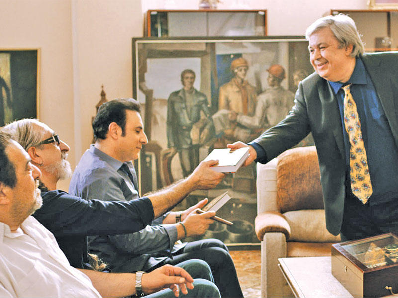 هرانت توخاتيان وفاهيه بربريان وفاهيك بيرهامزي في لقطة من الفيلم