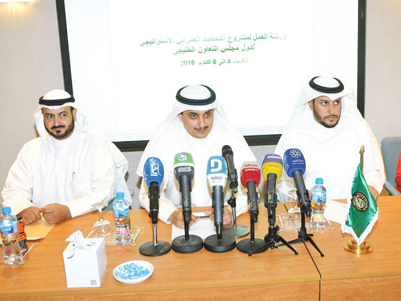 المنفوحي مترئسا وفد بلدية الكويت