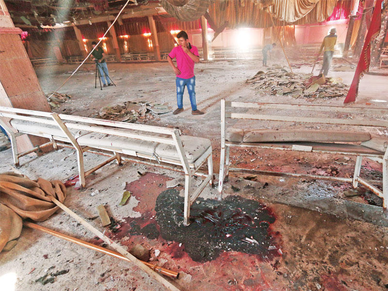 قاعة الأعراس التي تعرضت لهجوم انتحاري في الحسكة خلال حفل زفاف، مما أدى إلى وقوع 34 قتيلاً أمس (رويترز)