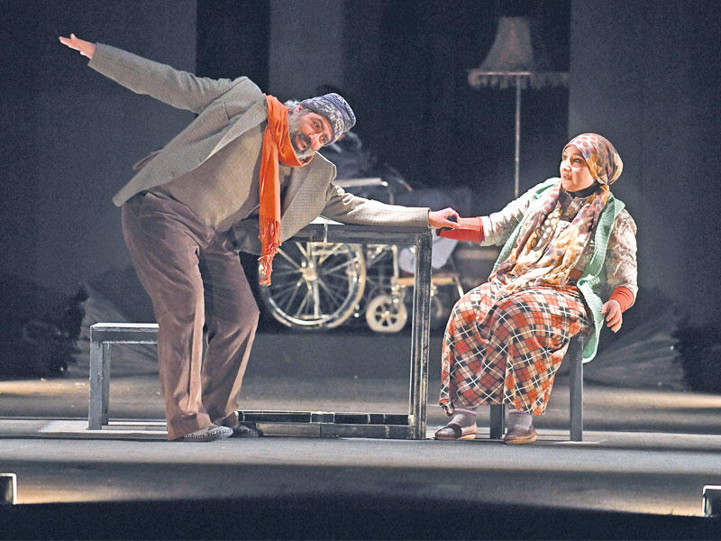 «صدى الصمت» افتتح «ليالي مسرحية كوميدية»