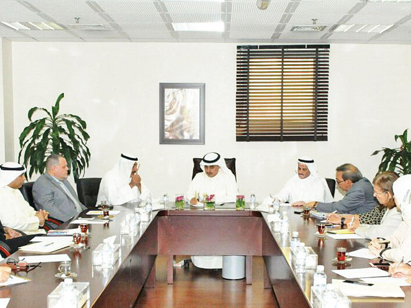 المنفوحي خلال الاجتماع مع شركة المرافق العمومية أمس 