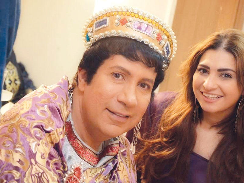 منة جلال وهاني رمزي في {49 شهيداً}n