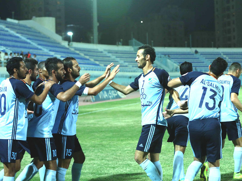 لاعبو السالمية يحتفلون في لقائهم الأخير مع خيطان