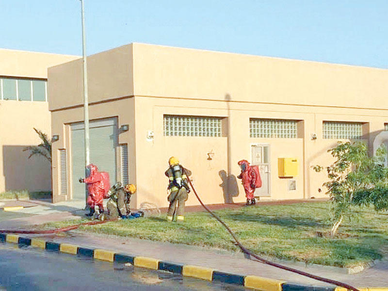 رجال الإطفاء داخل المحطة