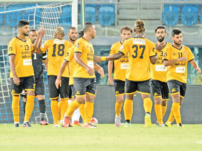 لاعبو القادسية في لقاء سابق