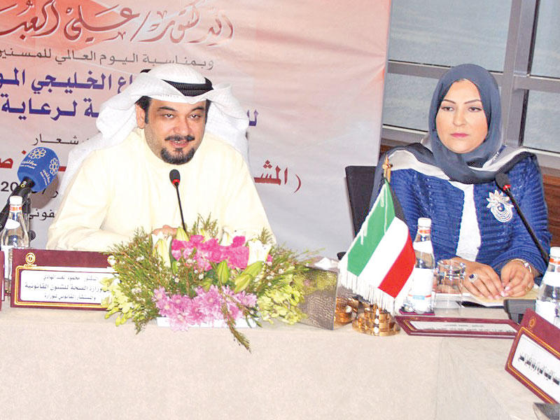 عبد الهادي والهويدي خلال الاجتماع