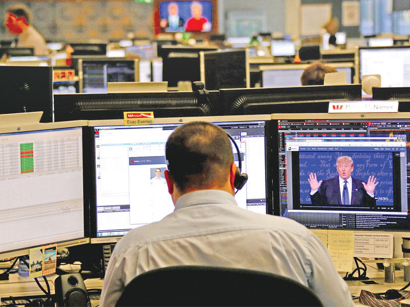 الأسواق تتفاعل مع مناظرة كلينتون وترامب     (رويترز)