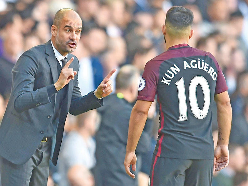 أغويرو نجم السيتي والمدرب غوارديولا