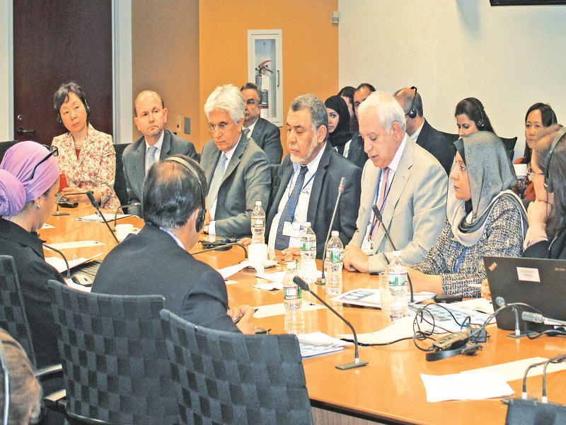 العيسى خلال محادثات أجراها مع مسؤولي البنك الدولي