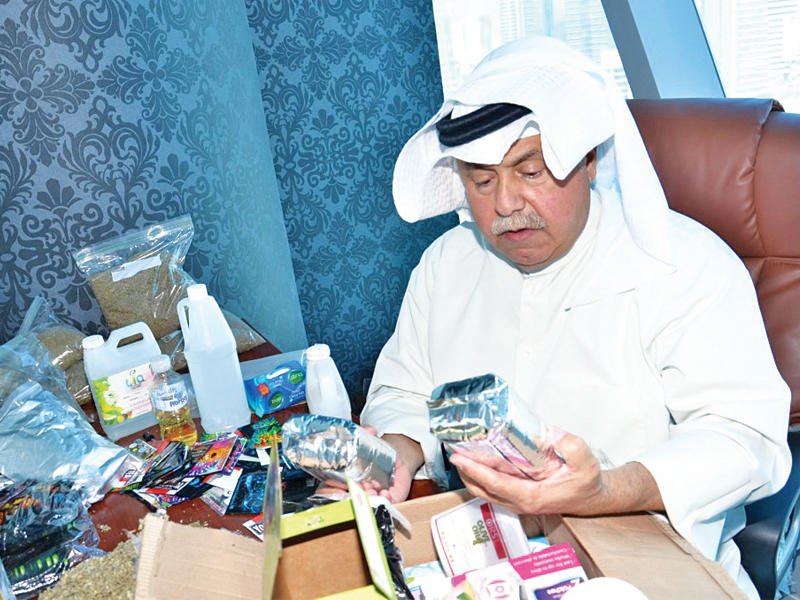 الفهد يعاين المضبوطات