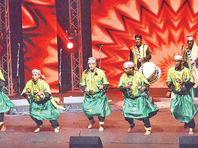 لقطة من أداء فرقة «كناوة المغربية»