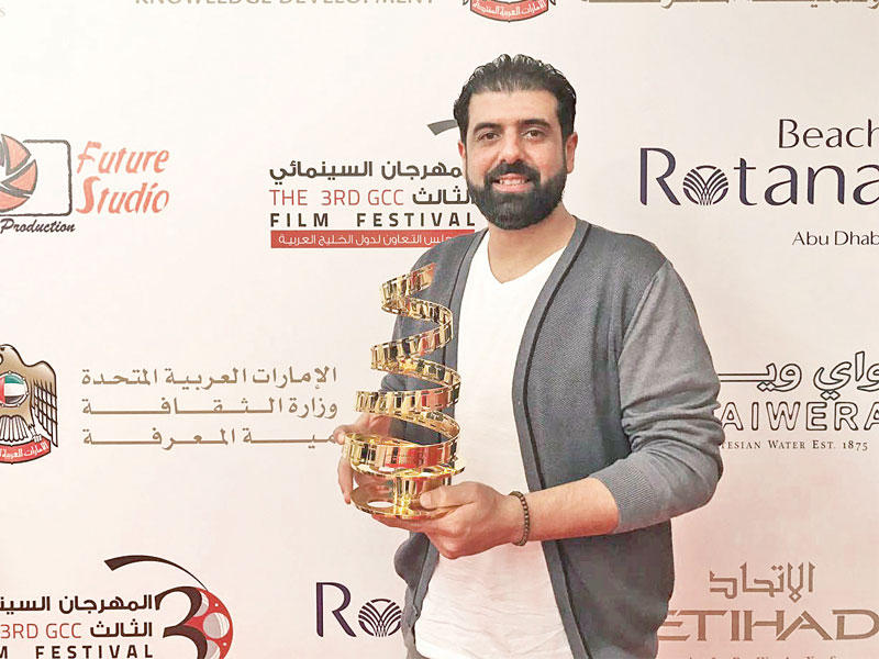 أحمد الخلف والدرع التكريمية