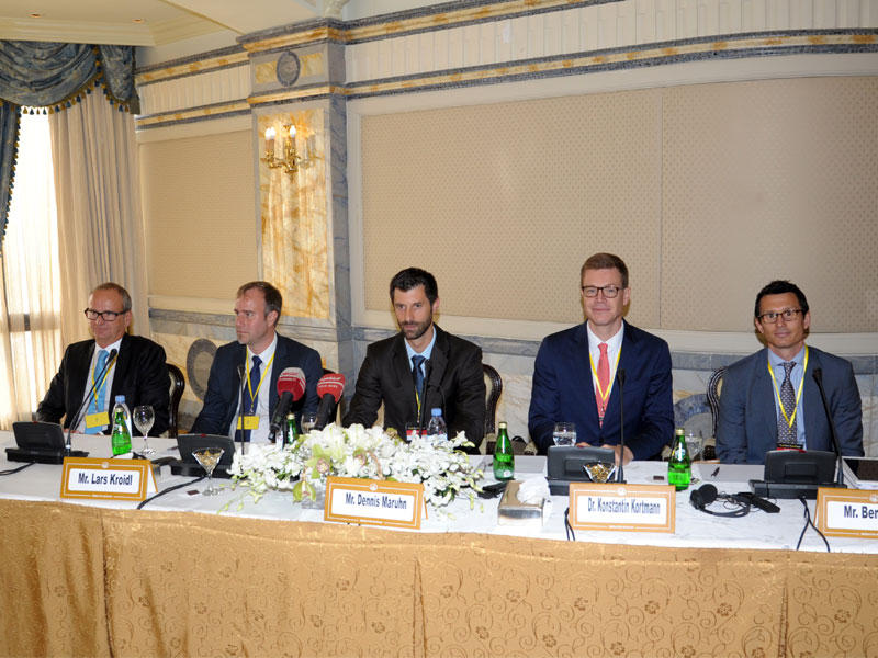 جانب من الندوة