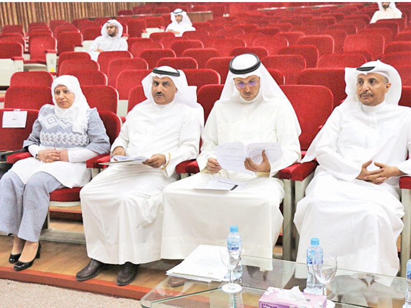 جانب من ورشة «التربية» أمس