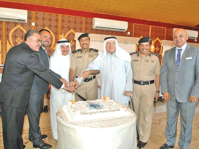 السويدان خلال الاحتفال مع المتقاعدين