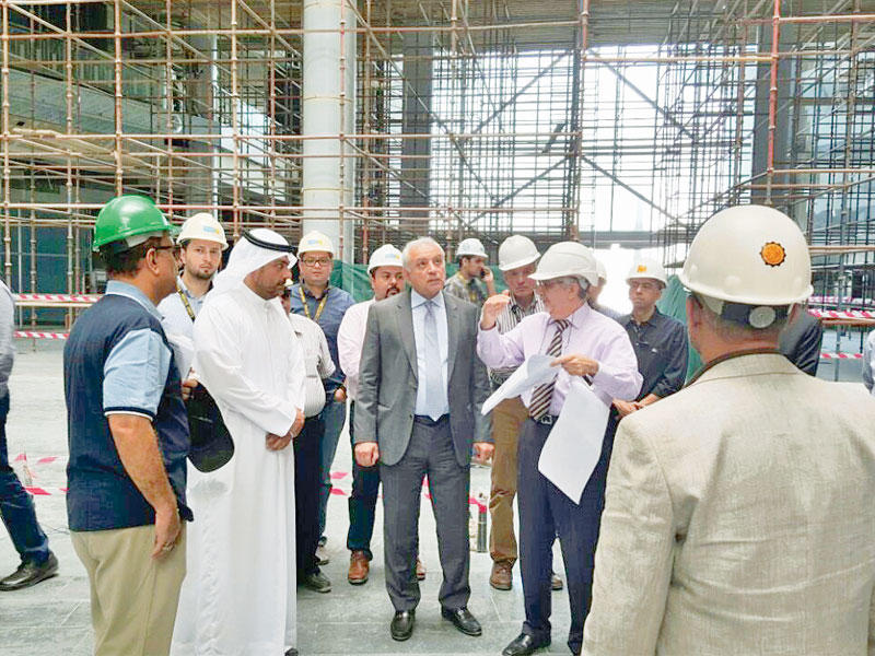 العيسى متفقداً مبنى «التربية» الجديد برفقة الرشيد