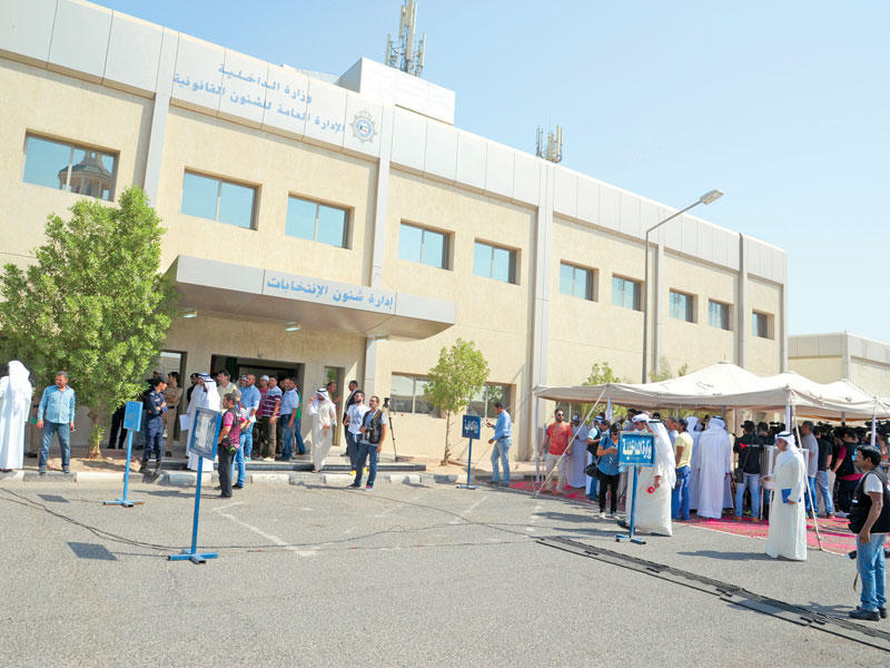 حضور إعلامي مكثف يواكب تسجيل المرشحين