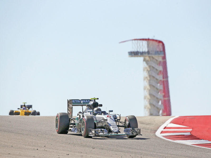 روزبرغ سائق مرسيدس خلال تجارب سباق أميركا