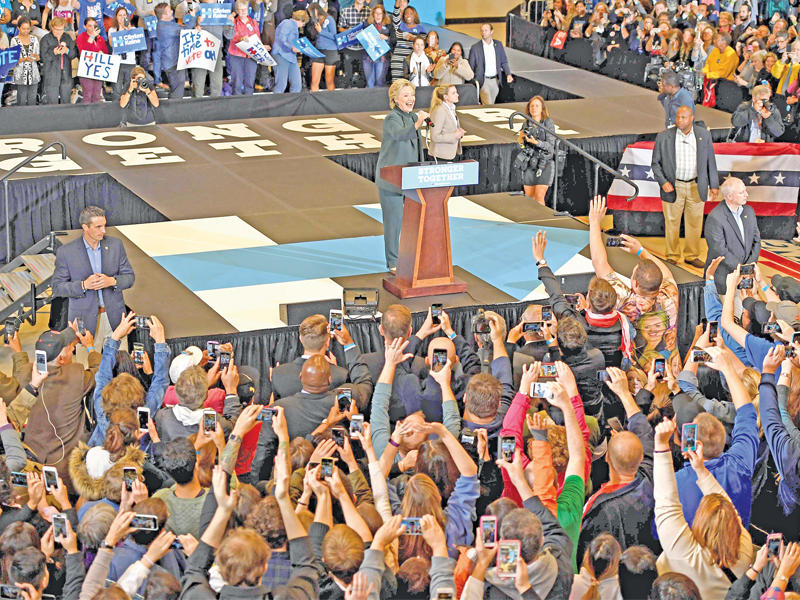 كلينتون في كليفلاند أمس الاول   (أ ف ب)