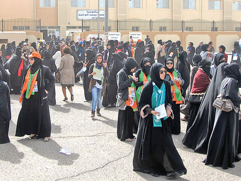 حضور نسائي كثيف