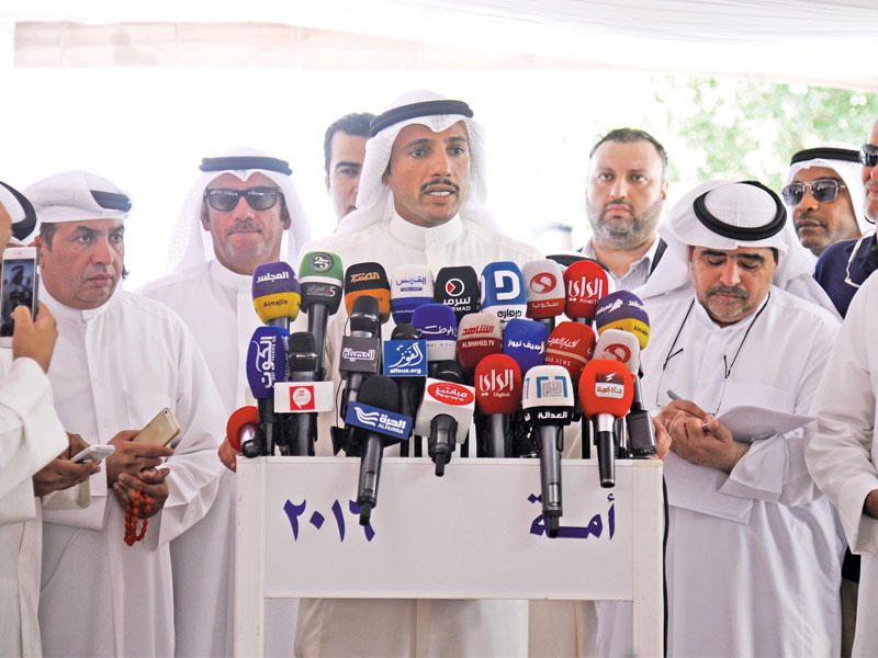 الغانم خلال تصريحه عقب تقديم أوراق ترشحه أمس t(تصوير عبدالله الخلف)