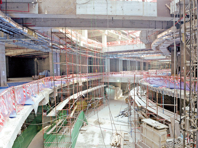 أعمال البناء في «الكوت مول»