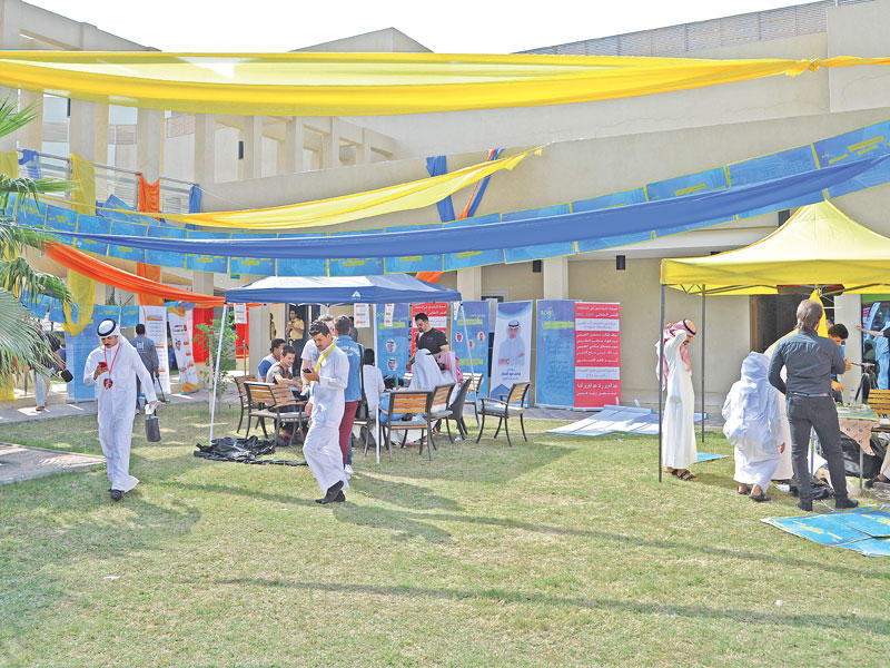 جانب من الأجواء الانتخابية في «AOU» (تصوير عوض التعمري)