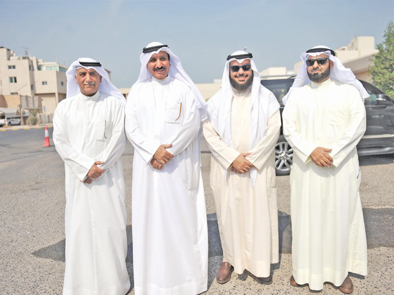 الوعلان والحربش والنملان والمويزري عقب تسجيل ترشحهم (تصوير عثمان الشعيب)