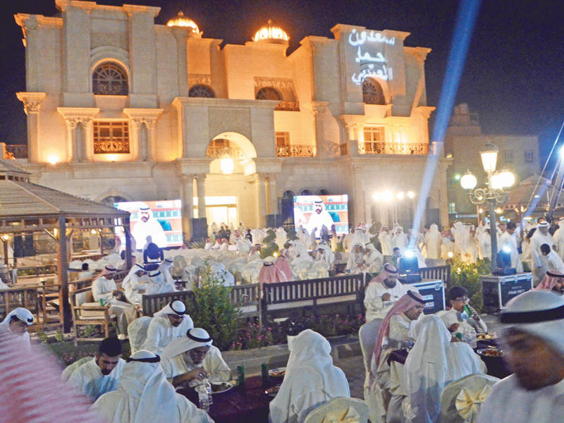 جانب من الحضور في مقر حماد