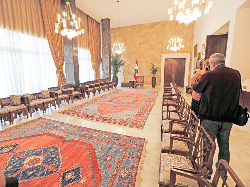 تحضيرات بالقصر الرئاسي في بعبدا أمس (أي بي ايه)