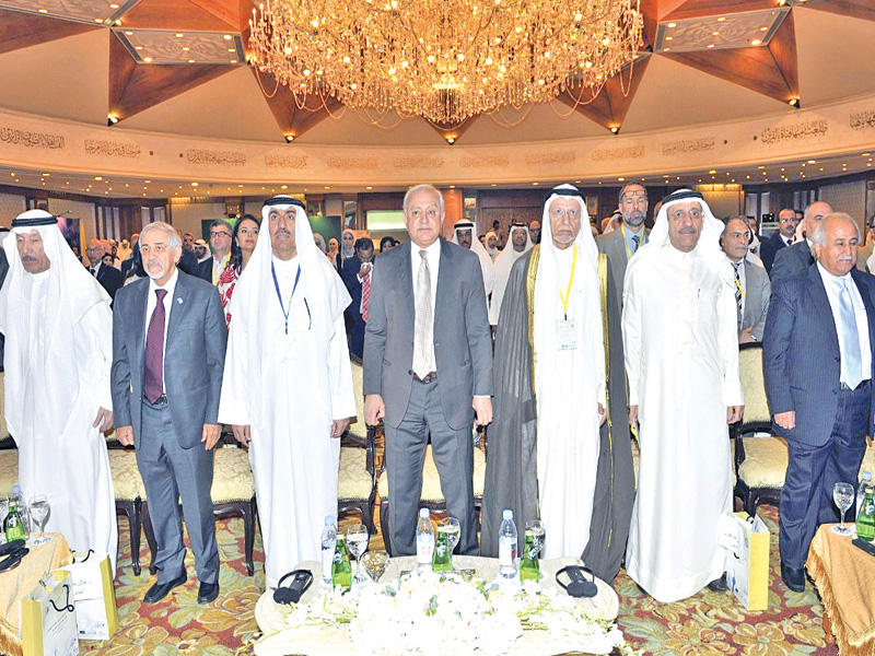 العيسى والانصاري متوسطين الحضور